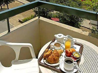Les Chemins Francis - Modern Hotel Bagnols-les-Bains Esterno foto