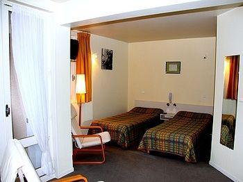 Les Chemins Francis - Modern Hotel Bagnols-les-Bains Esterno foto