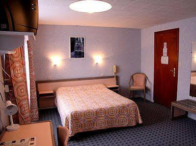 Les Chemins Francis - Modern Hotel Bagnols-les-Bains Esterno foto